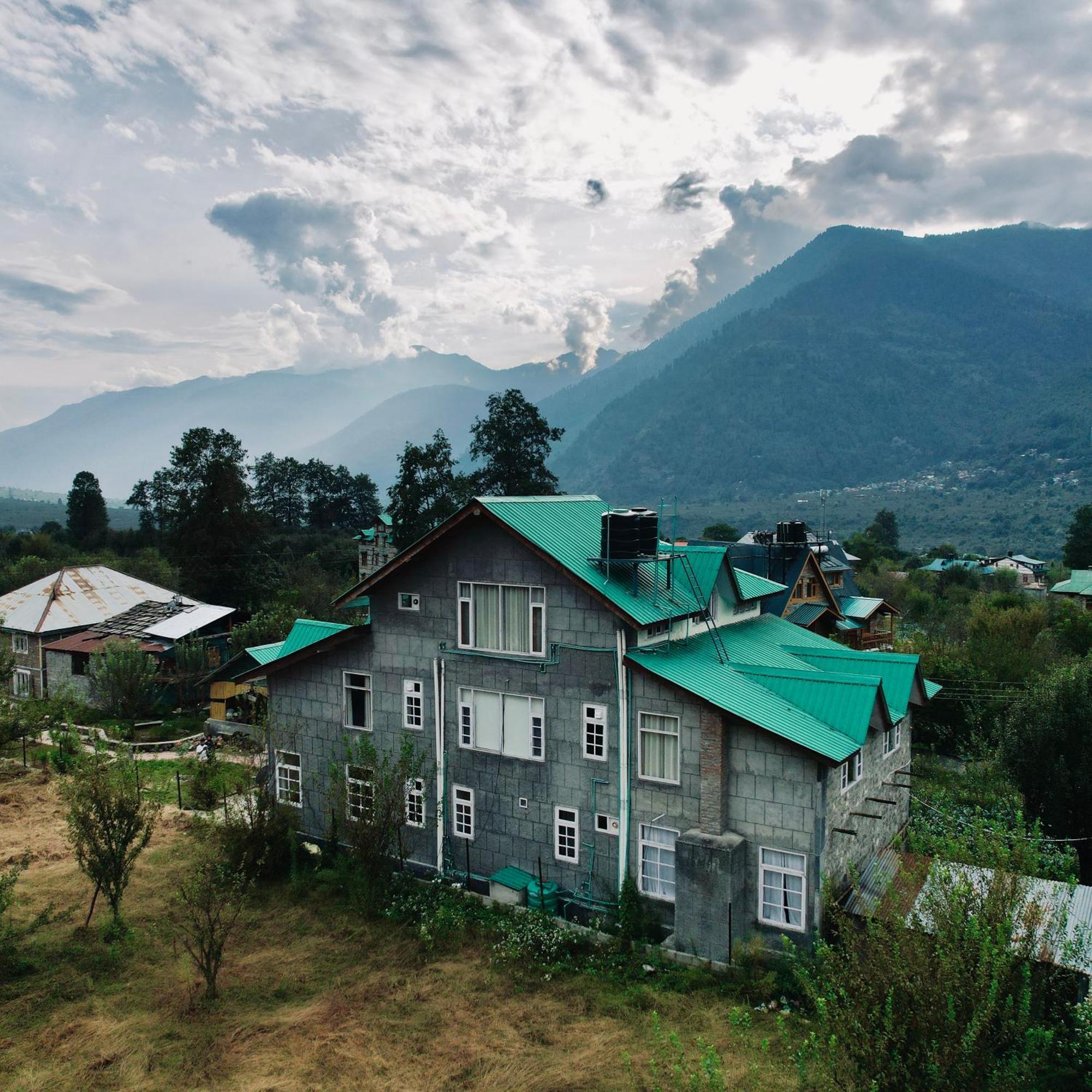 Fluestern Hostel And Cafe Nagar  Kültér fotó