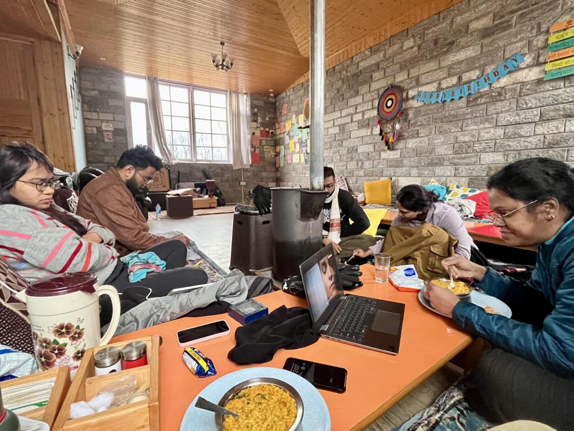 Fluestern Hostel And Cafe Nagar  Kültér fotó