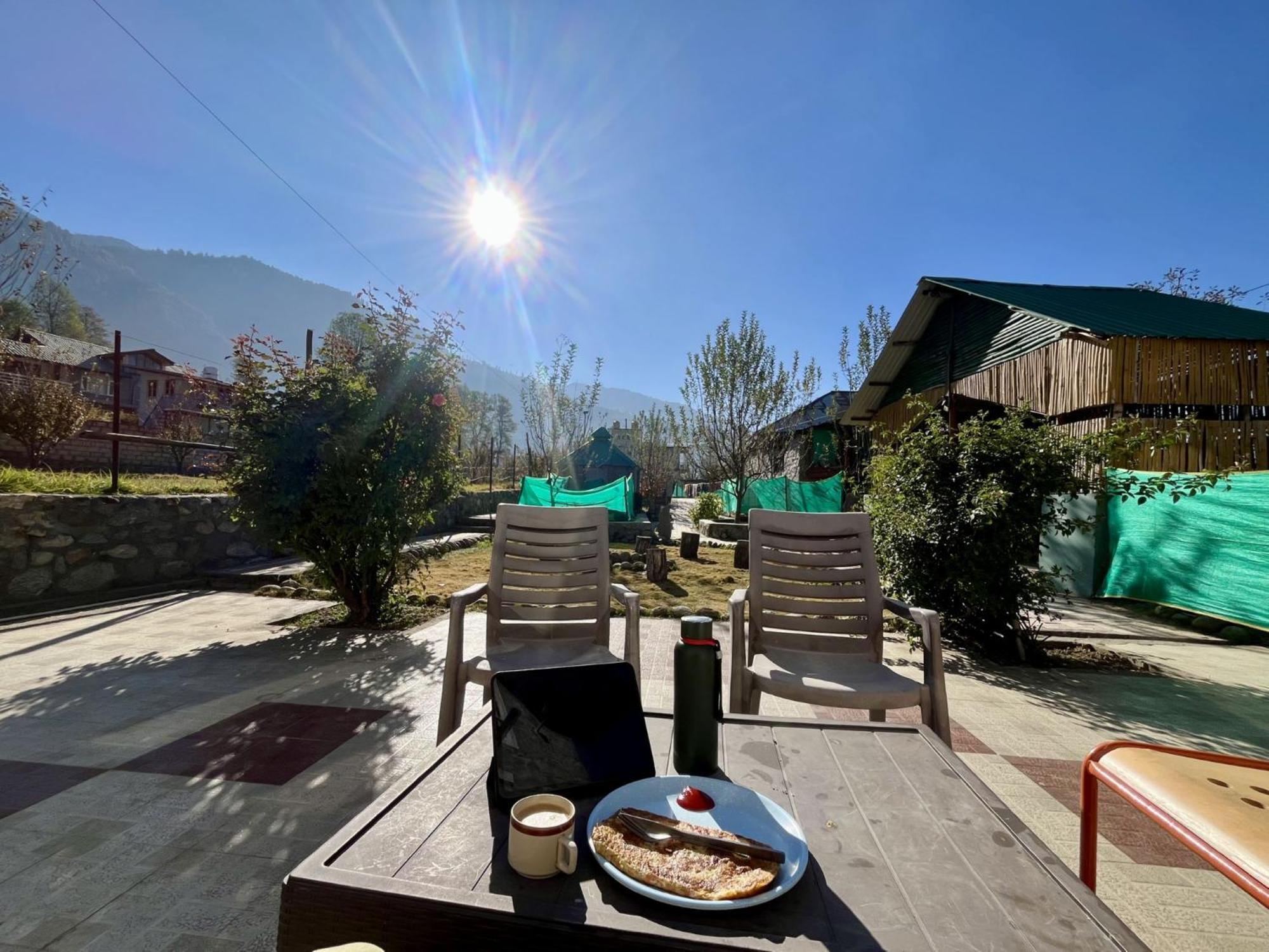 Fluestern Hostel And Cafe Nagar  Kültér fotó
