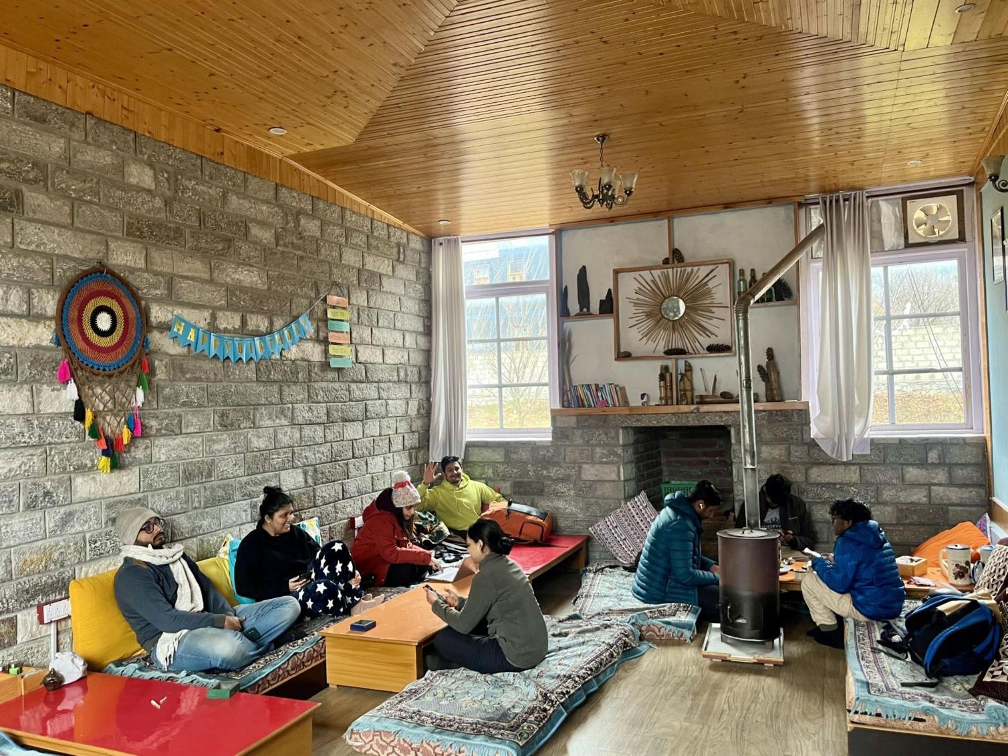 Fluestern Hostel And Cafe Nagar  Kültér fotó